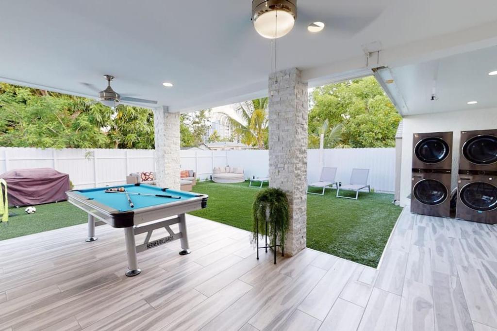 Casa vacanze Spacious 6br Pool, Bb Court & Near Airport L03 *