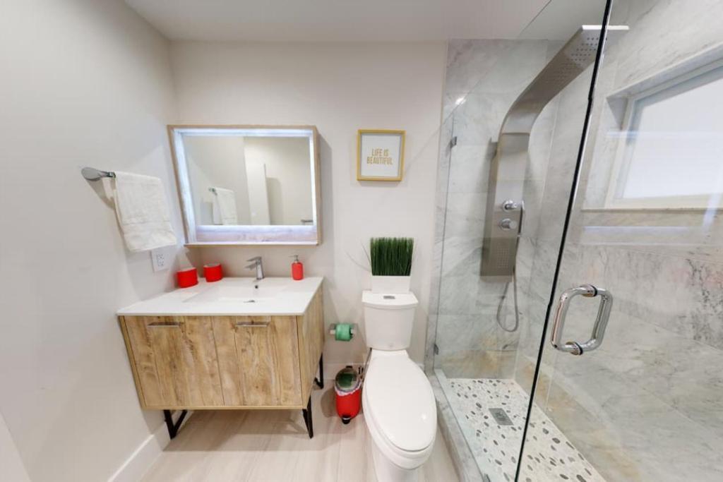 Spacious 6br Pool, Bb Court & Near Airport L03