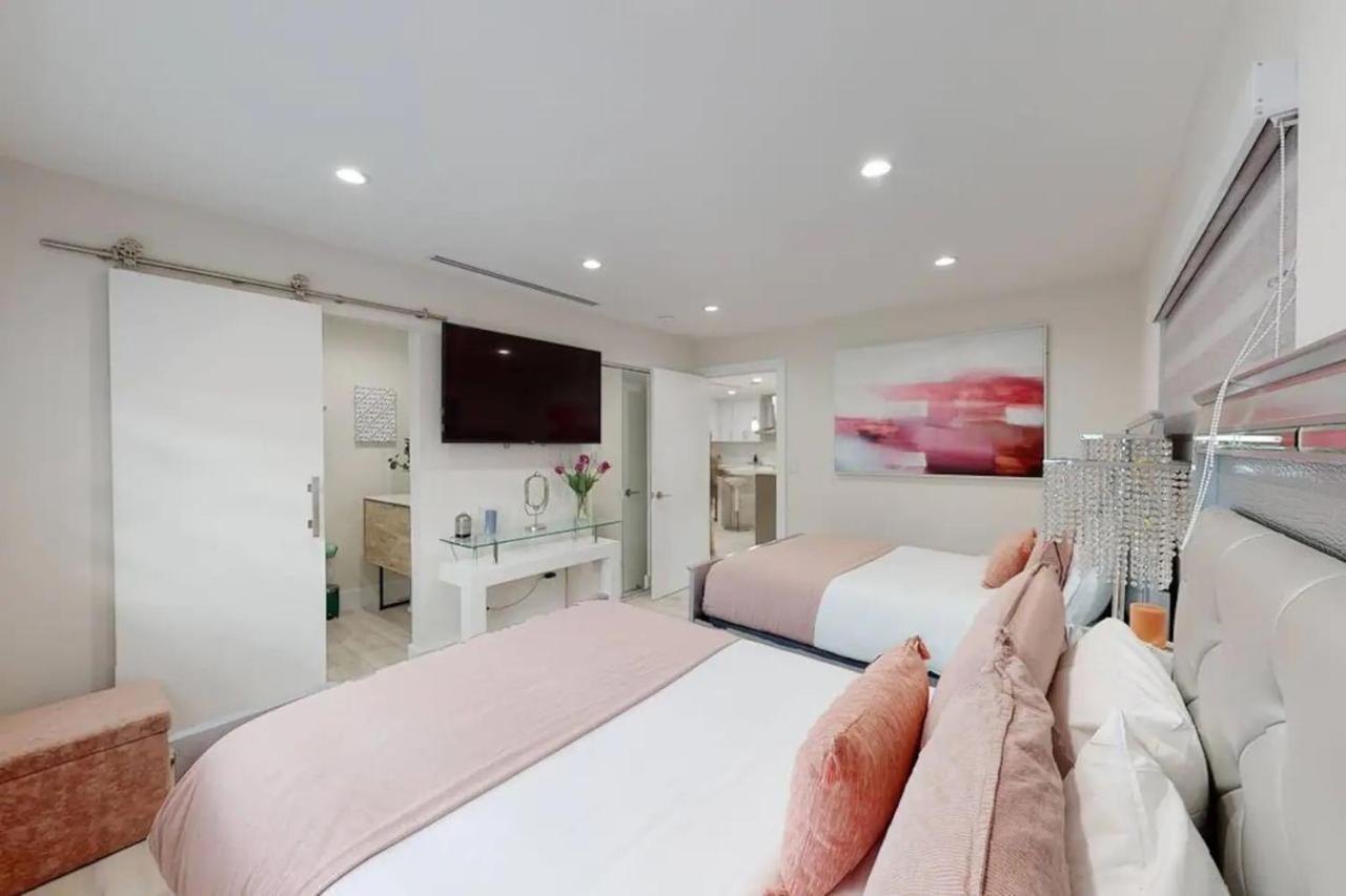 Spacious 6br Pool, Bb Court & Near Airport L03 *