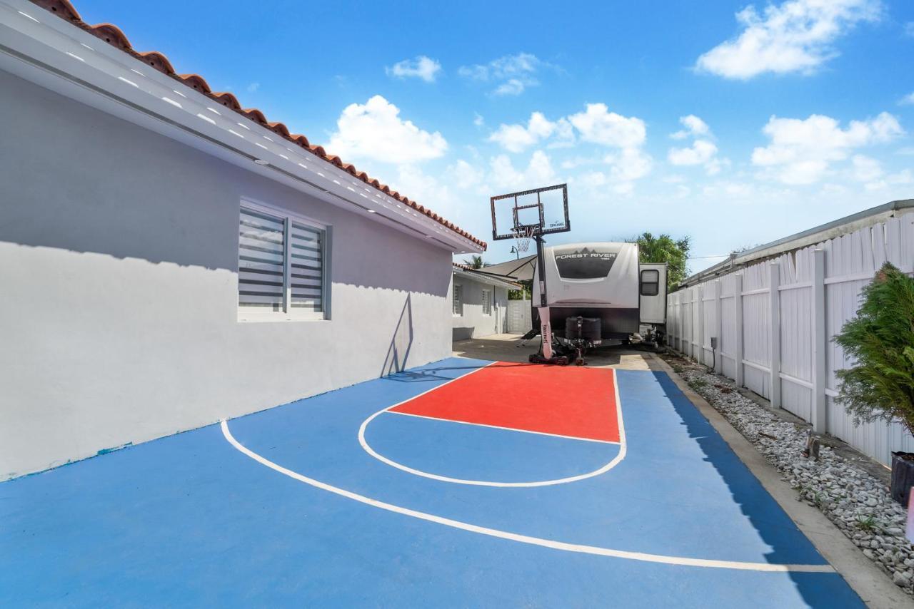 Spacious 6br Pool, Bb Court & Near Airport L03 Casa vacanze *