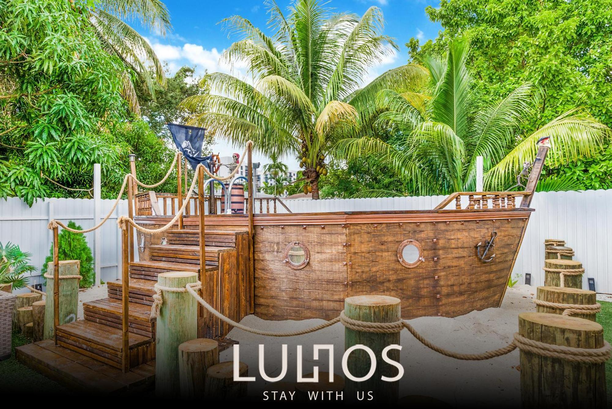 Spacious 6br Pool, Bb Court & Near Airport L03 *